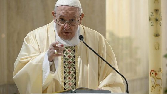 Pedofilia, svolta storica: papa Francesco abolisce il segreto pontificio