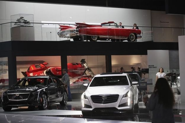La Cadillac Eldorado cabriolet del 1959 esposta allo stand del salone di Detroit