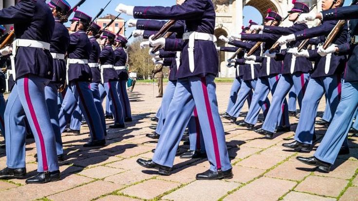 Abusi alla scuola militare Teulié, i vertici indagati: “Hanno coperto le vessazioni del prof”