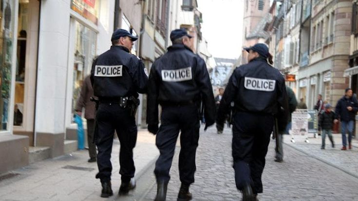 Choc in Francia: una donna è stata stuprata da decine di uomini in aggressioni organizzate dal marito per anni