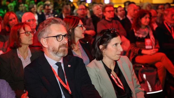 I trecento sindaci del Pd riuniti a Bologna e il nodo sicurezza. Schlein: “Faremo rete”