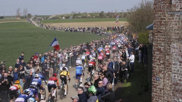 Parigi-Roubaix 2024: favoriti, percorso e dove seguire le due gare in tv