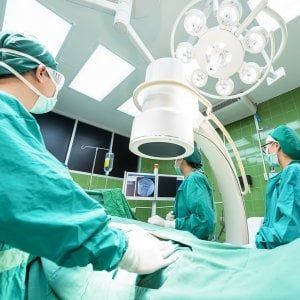 Cardiologia: un terzo dei pazienti non ha accesso agli interventi mini-invasivi