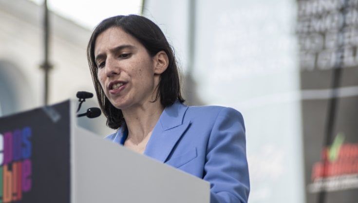Elly Schlein, ecco le prime foto (rubate) della leader dem con Paola