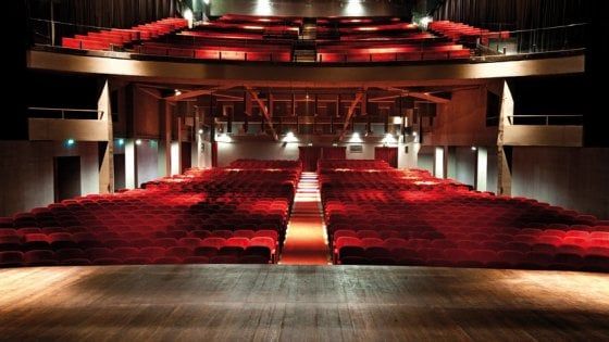 Torino, vanno a ruba online le poltrone in vendita del teatro Colosseo