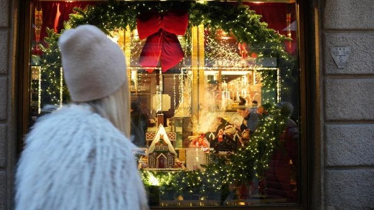 Regali sontuosi in via Montenapoleone, la TikToker: “Per i miei amici spendo 10mila euro”