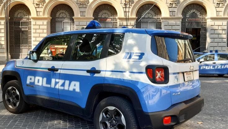 Aggredito con spray al peperoncino sul bus per aver difeso una donna da quattro ragazzini