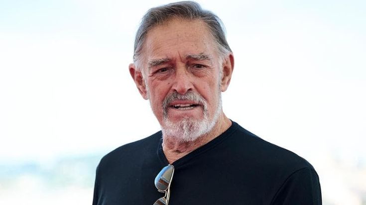 Fabio Testi: “Ho fatto tante follie. Noleggiai un volo per Ursula Andress. Ora leggo poesie d’amore”