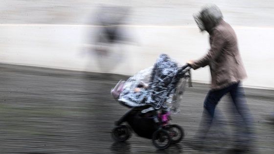 Maltempo: nel Salernitano alberi e rami caduti, strade allagate