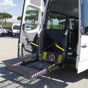 Il diktat di un Comune del Torinese: "Non pagate la mensa? Niente pulmino per vostro figlio disabile"