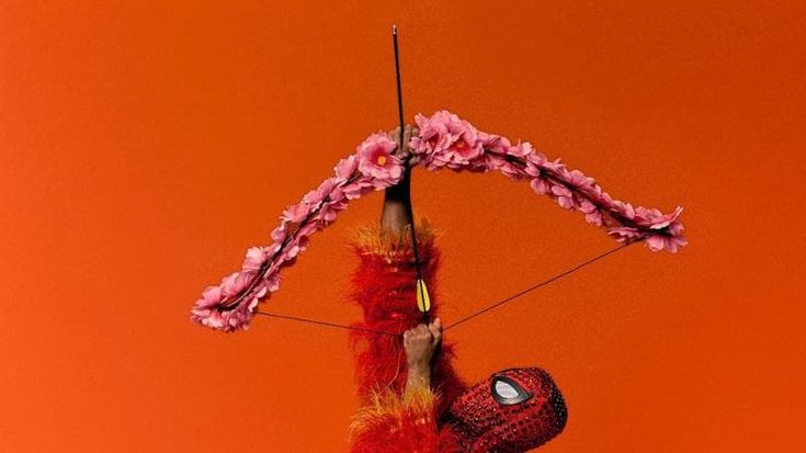 Un’anima divisa tra Usa e Venezuela: così le foto di Victoria Ruiz fondono Spiderman e il folkore
