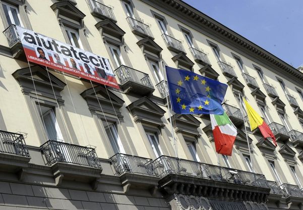 Striscioni, ecco tutti quelli di de Magistris