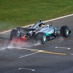 F1, in pista la nuova Mercedes. Hamilton: "Felicissimo". Bottas: "Grande giorno per me"