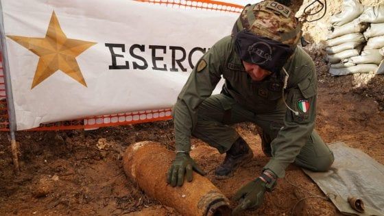 Brindisi, missione compiuta: disinnescata la bomba, in 54 mila rientrano nelle proprie case