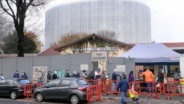 Milano, sulla frontiera tra le due città: un patto per il futuro tra l'innovazione Bocconi e le file del Pane Quotidiano