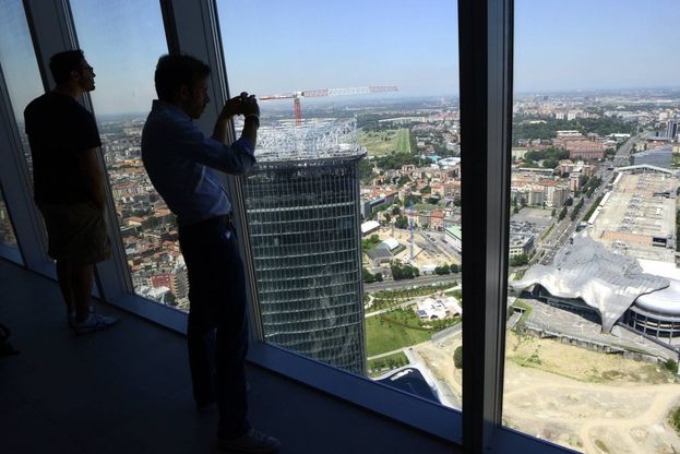 Panoramica della Milano che sale, dal tetto della Torre Allianz la vista è mozzafiato