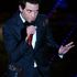 Mika Show: dialoga con l'orchestra, canta George Michael e fa appello arcobaleno