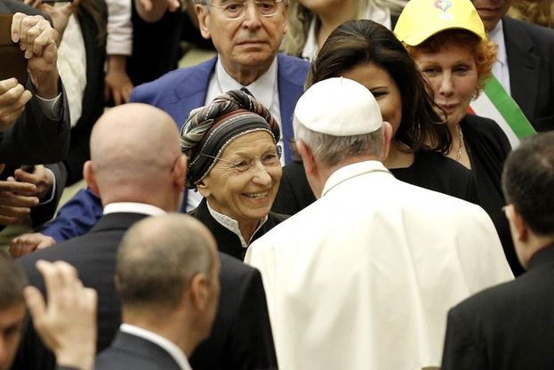 Udienza per la pace, il Papa saluta Emma Bonino 