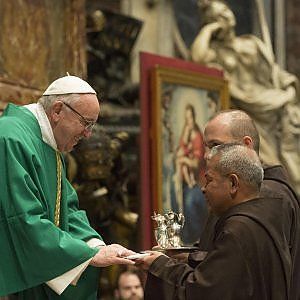 Giubileo, il Papa ai missionari della misericordia: "Nei confessionali no alla rigidità"