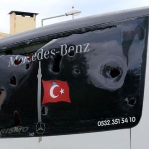 Turchia, ancora follia: preso a sassate bus squadra di pallamano