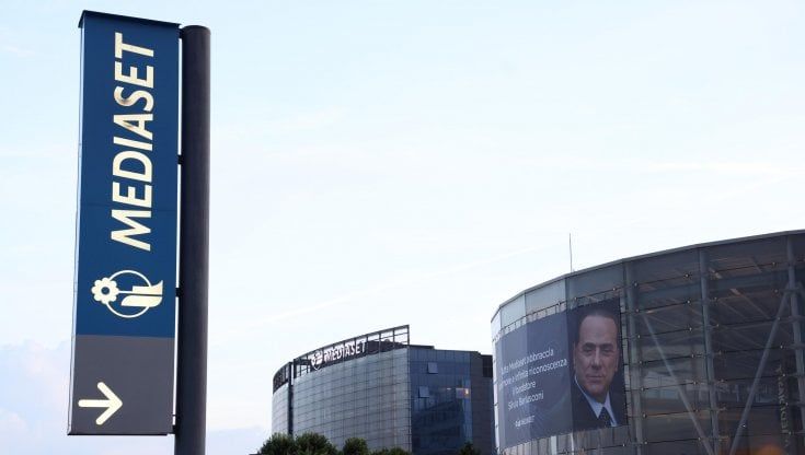 La morte di Berlusconi. Ora la battaglia tra i figli per il 61% della cassaforte in mano al Cavaliere 