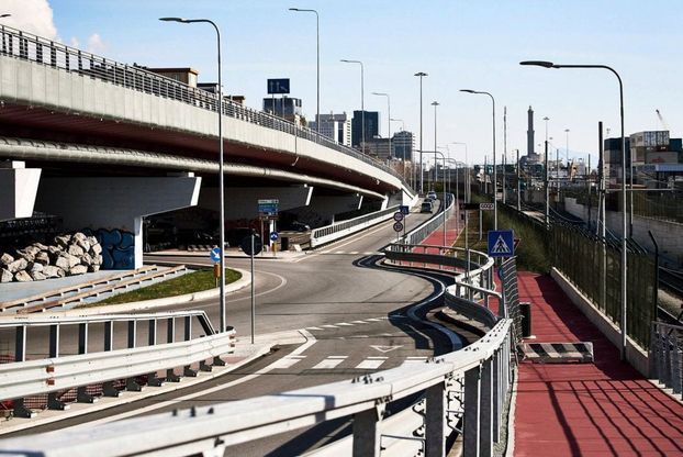 Genova, la superstrada del Ponente rivela una città "inedita"