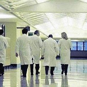 Dai pediatri agli anestesisti, ospedali a caccia di medici: "Ne mancano 800 l'anno"