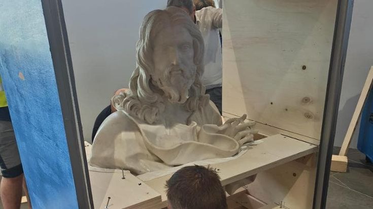 Salvator Mundi, lo straordinario trasloco da Fiumicino all’Appia Antica