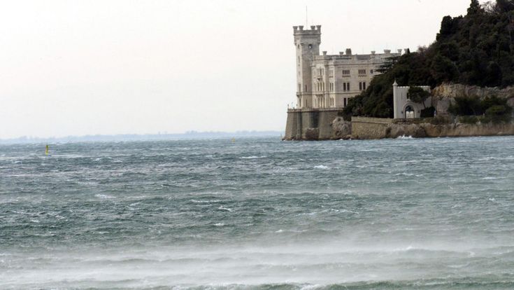 Trieste, la partita doppia nell’ultima anomalia del nordest  