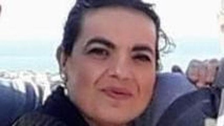 Cerreto d’Esi, uccide l’ex moglie con 15 coltellate e fa chiamare il 112 dal figlio. Aveva divieto di avvicinamento e braccialetto elettronico