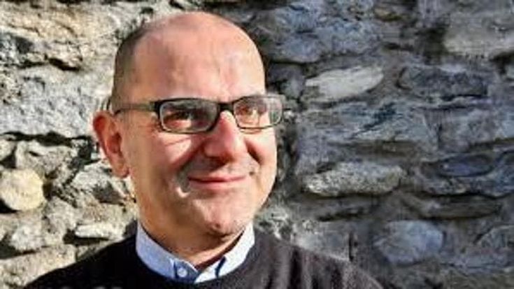 Lo psicoterapeuta Alberto Pellai: “Giusto vietare gli smartphone agli under 14, a quell’età sono troppo vulnerabili”