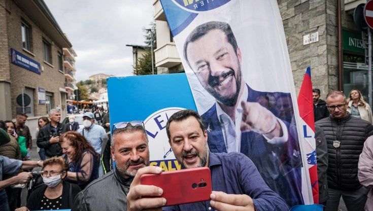 Torino al voto, la sfida nella cintura ovest: i selfie di Salvini l’ultimo attacco all’ex fortino rosso