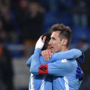 Lazio, la doppietta di Klose manda l'Atalanta ko "Ora lo Sparta Praga"