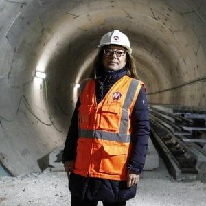 Atlantia sotto i riflettori dopo il taglio al rating da Fitch. Saliscendi in Borsa sulle incertezze nel governo