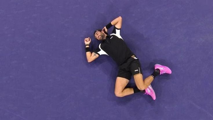 Berrettini distrutto e felice: vince a Indian Wells in preda ai crampi, poi si butta a terra