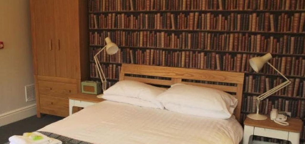 biblioteca in stile vittoriano