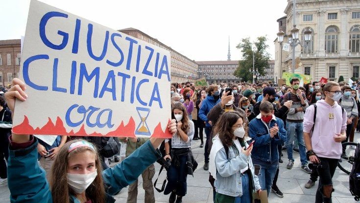L’avviso alla politica dei ragazzi di Greta: “Zone 30 in tutta la città e più treni"