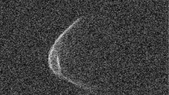 Tra fake news e paure sul web, l'asteroide con la mascherina "sfiora" la Terra