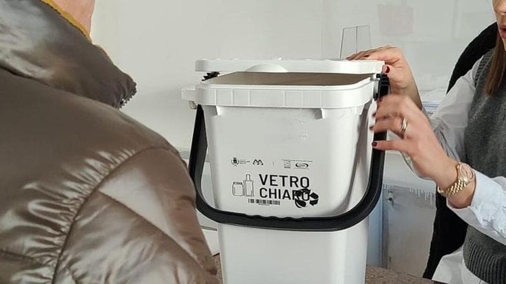 A Castellana parte la raccolta separata per vetro: chiaro e scuro. “Impianti risparmiano energia”