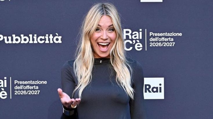 Elenoire Casalegno: “Come mia nonna non ho paura di invecchiare. Devo tutto all’ironia di Vianello”