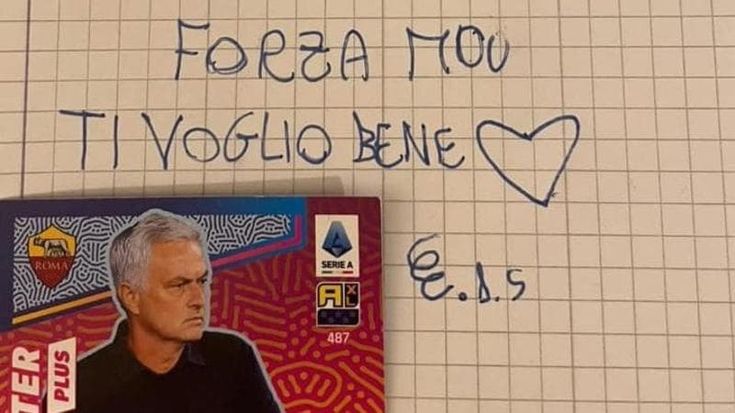“Forza Mou. Ti voglio bene”: la lettera di Edoardo, sette anni, per lo Special One. “Tifo Roma grazie a te, mio padre è laziale”