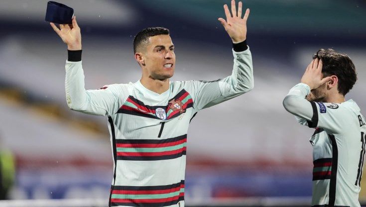 Ronaldo, dopo la rabbia il messaggio al Portogallo: "Avanti a testa alta"