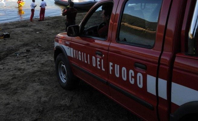 Bergamo, betoniera va gi&ugrave; nel torrente:<br />l'autista muore dopo un volo di 30 metri