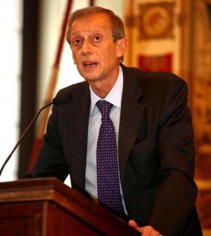 Il governo tratta coi Comuni sulla Tasi.Fassino: "Ai sindaci almeno 2 miliardi"