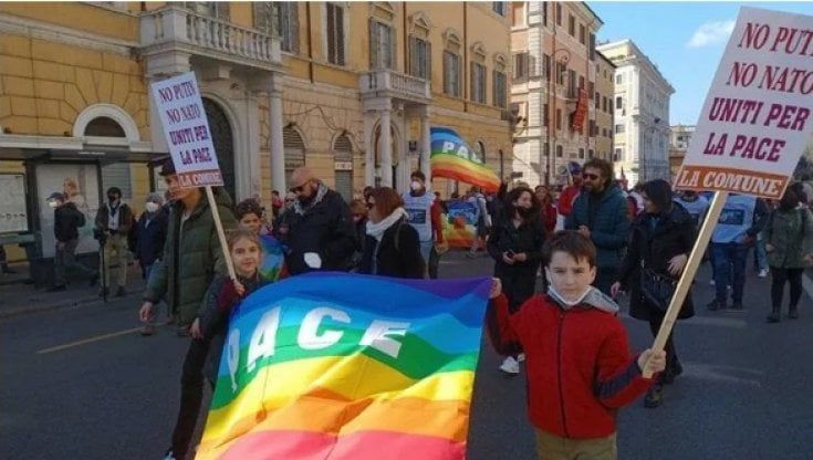 I pacifisti tornano in piazza un anno dopo l'invasione russa dell'Ucraina