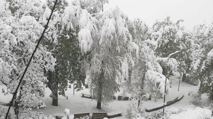 Previsioni meteo, tre giorni di pieno inverno ma dal 25 aprile torna la primavera