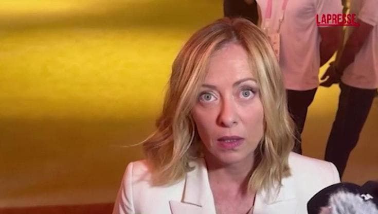 Parigi 2024, la premier Meloni da Casa Italia difende Carini: "Contro Khelif non è un incontro ad armi pari"