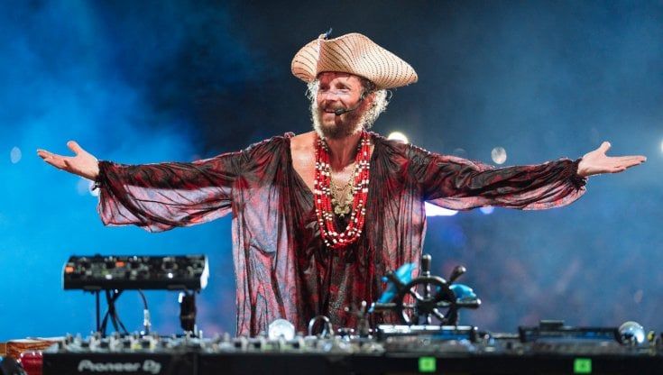 Jova Beach Party, a Viareggio una festa per quarantamila