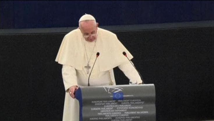 Papa: "Abbandoniamo idea di Europa impaurita e ripiegata su se stessa"