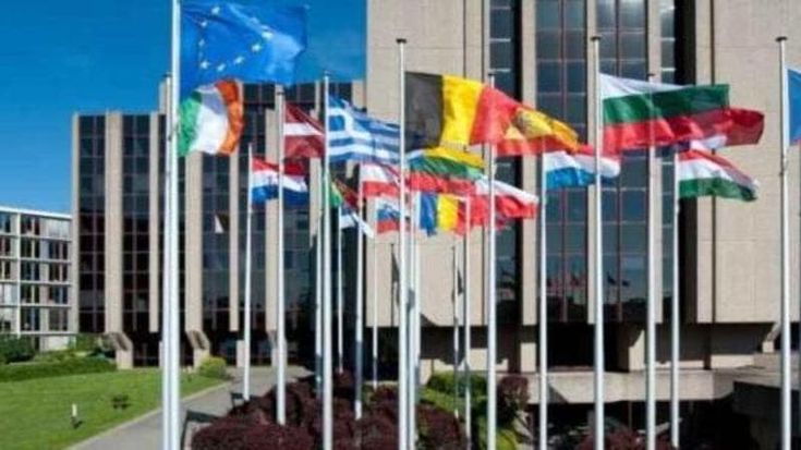 Cooperazione internazionale: bastone e carota, la doppia faccia dell’Europa verso le ONG